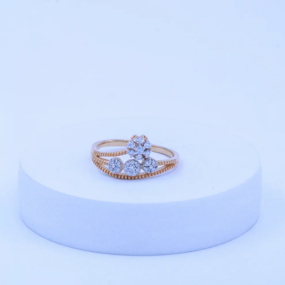 Trio Bloom Cluster Ring